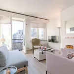 아파트 Casiola - Beautiful And Spacious With Side Seaview *