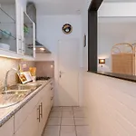아파트 Casiola - Beautiful And Spacious With Side Seaview