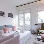 아파트 Casiola - Beautiful And Spacious With Side Seaview