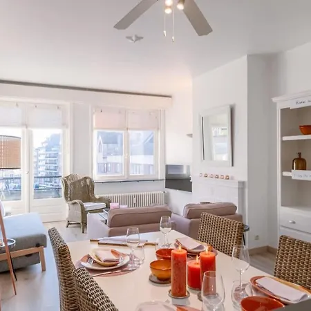 Casiola - Beautiful And Spacious With Side Seaview *
