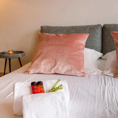 Huswell - Beautiful And Spacious With Side Seaview Apartment *