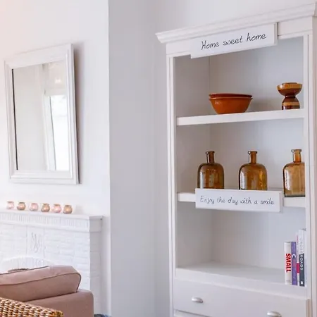 Huswell - Beautiful And Spacious With Side Seaview Apartment