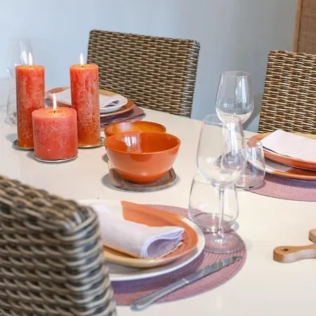 Huswell - Beautiful And Spacious With Side Seaview Apartment *