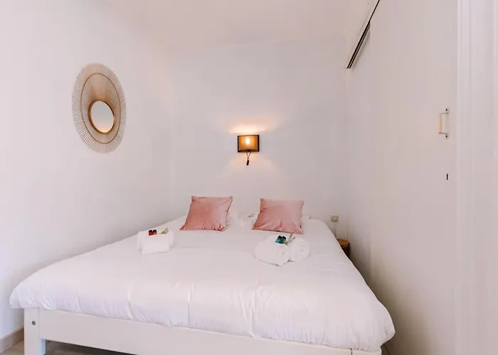 Apartment Huswell - Beautiful And Spacious With Side Seaview