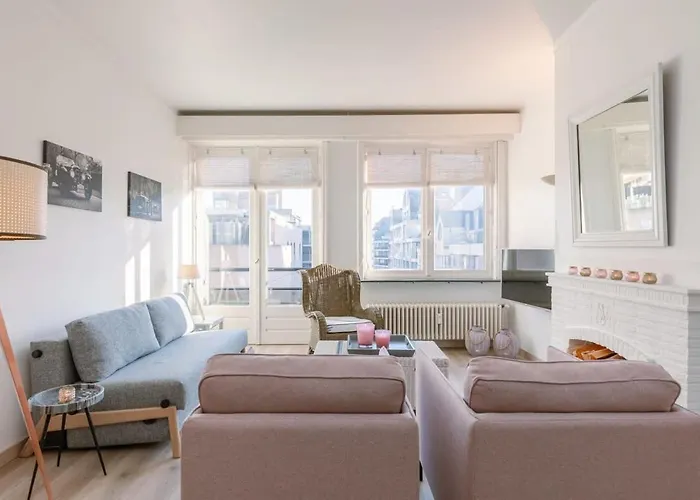 Huswell - Beautiful And Spacious With Side Seaview *