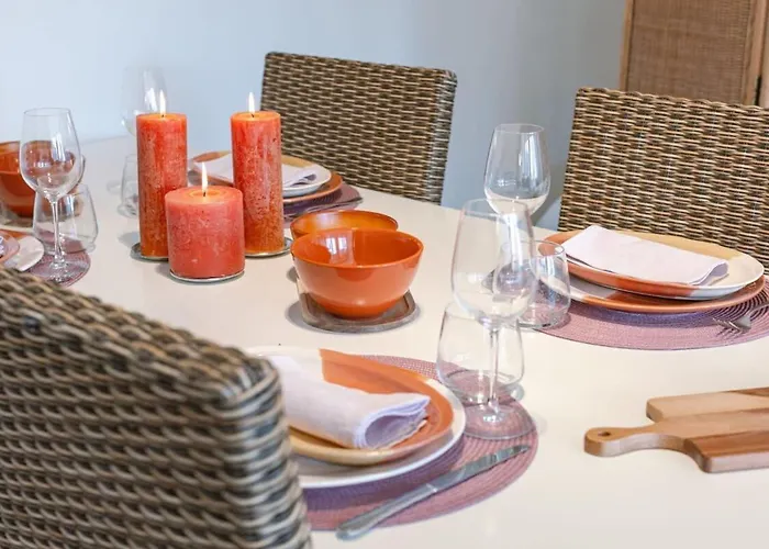 Huswell - Beautiful And Spacious With Side Seaview Apartament *