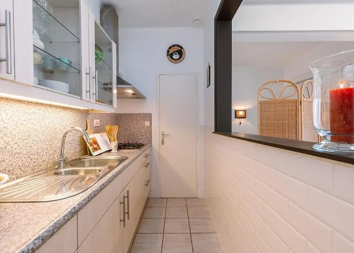 Apartment Huswell - Beautiful And Spacious With Side Seaview